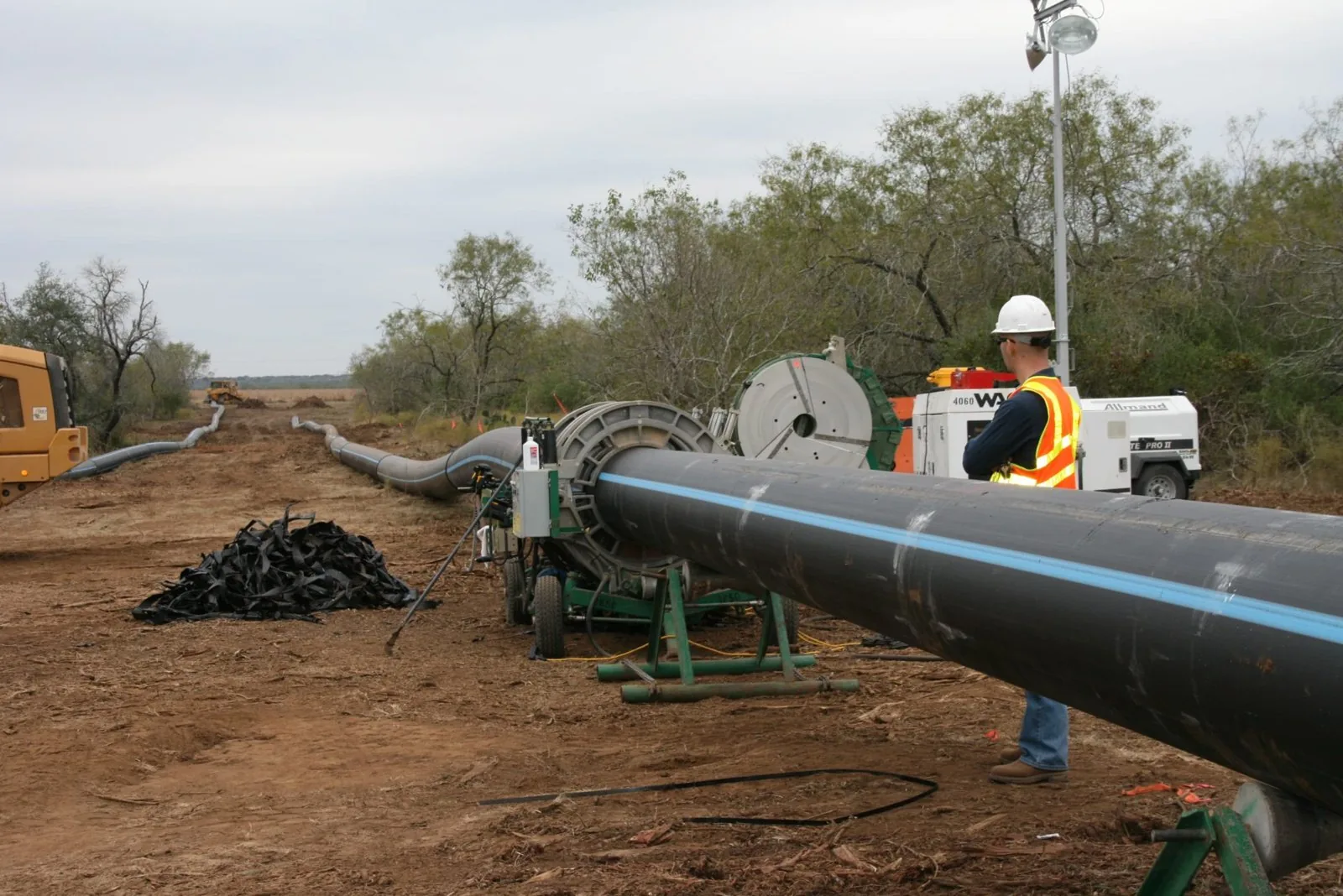 HDPE and PP pressure pipe coils and straight lengths staged for butt fusion and electrofusion jointing