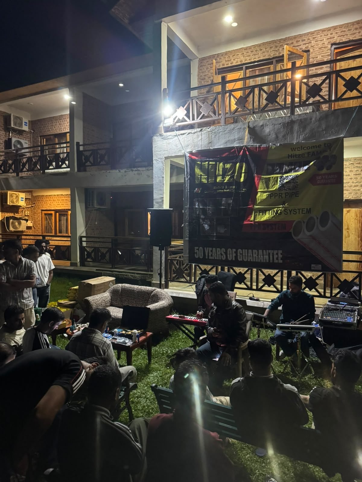 Live music under the Hitze PPR pipe banner at the plumbers' meet